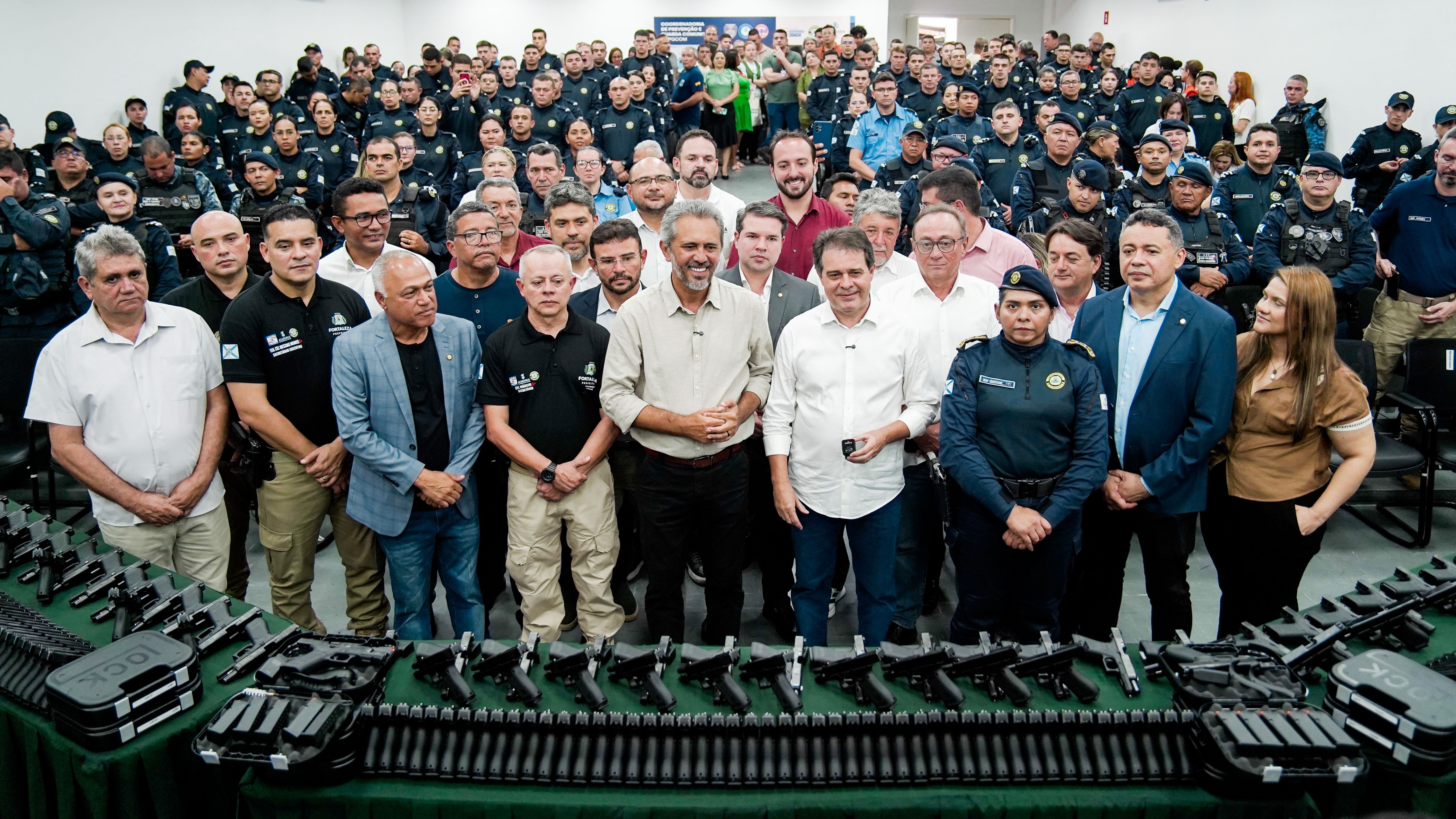 A entrega faz parte do FORtaleCE, conjunto de ações da Prefeitura em parceria com o Governo do Ceará voltadas para melhorias na capital cearense